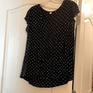 Size L. Old Navy summer shirt.